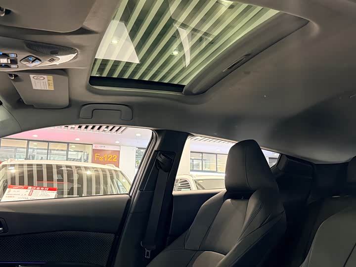 Фото 6 - Toyota C-HR