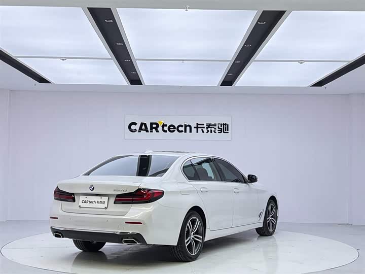 Фото 5 - BMW 5 Series