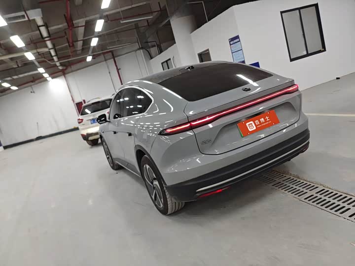 Фото 3 - Nio EC6