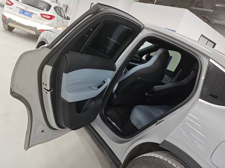 Фото 9 - Nio EC6