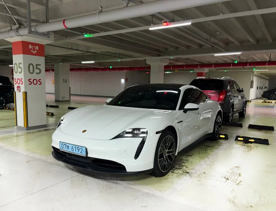 Фото 1 - Porsche Taycan