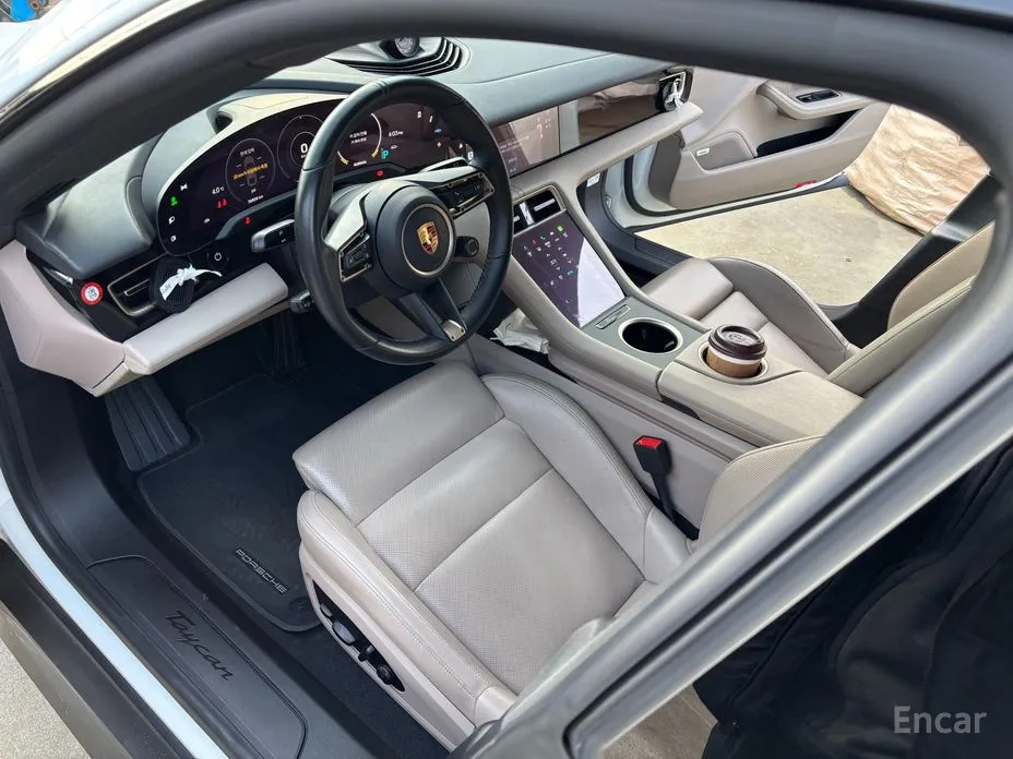 Фото 11 - Porsche Taycan