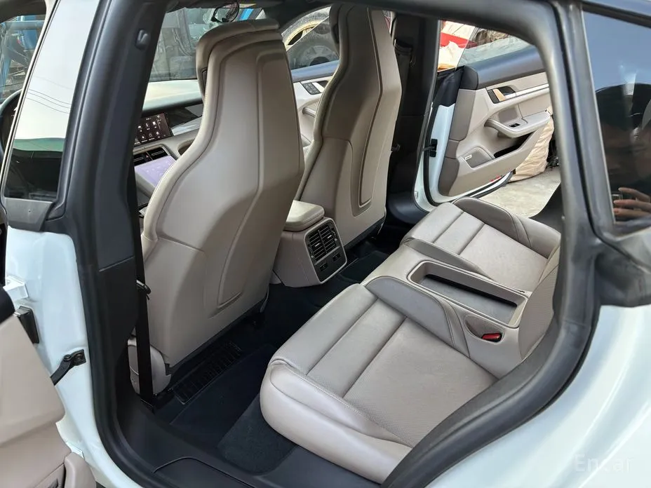 Фото 13 - Porsche Taycan