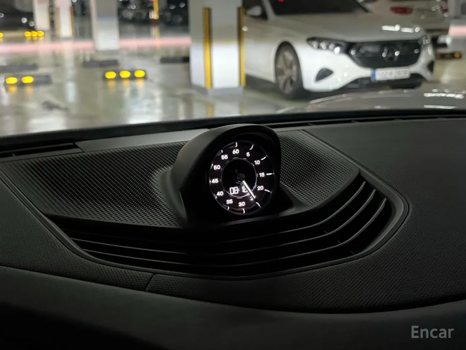 Фото 14 - Porsche Taycan