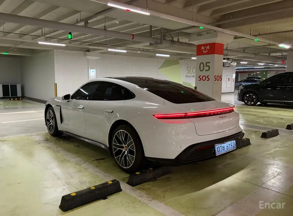 Фото 2 - Porsche Taycan