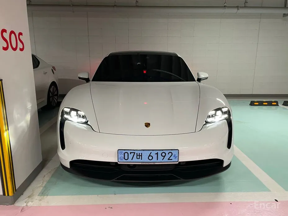 Фото 3 - Porsche Taycan