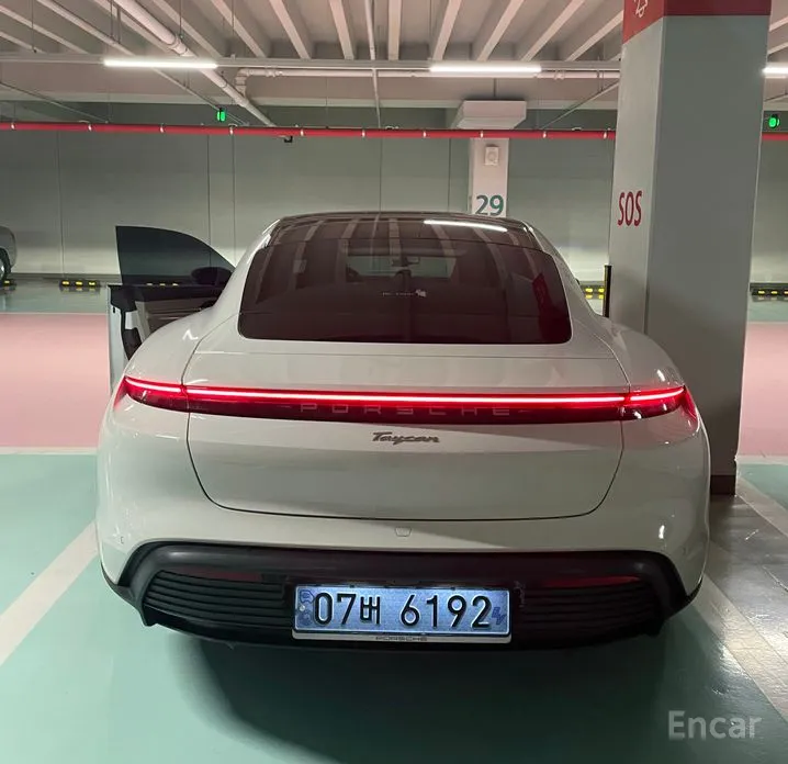 Фото 4 - Porsche Taycan