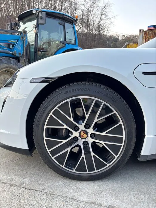 Фото 5 - Porsche Taycan