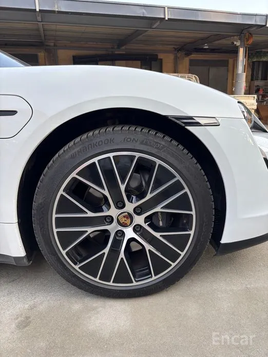 Фото 6 - Porsche Taycan