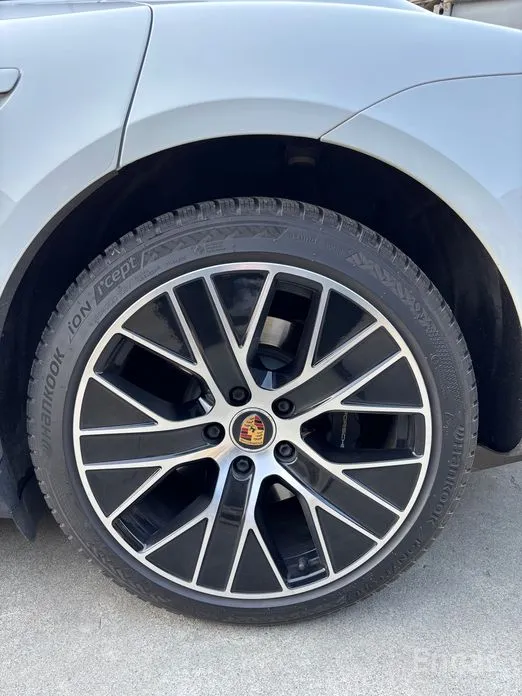 Фото 8 - Porsche Taycan