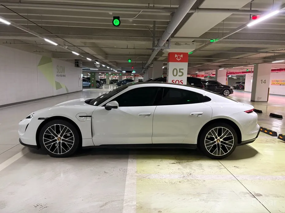 Фото 9 - Porsche Taycan