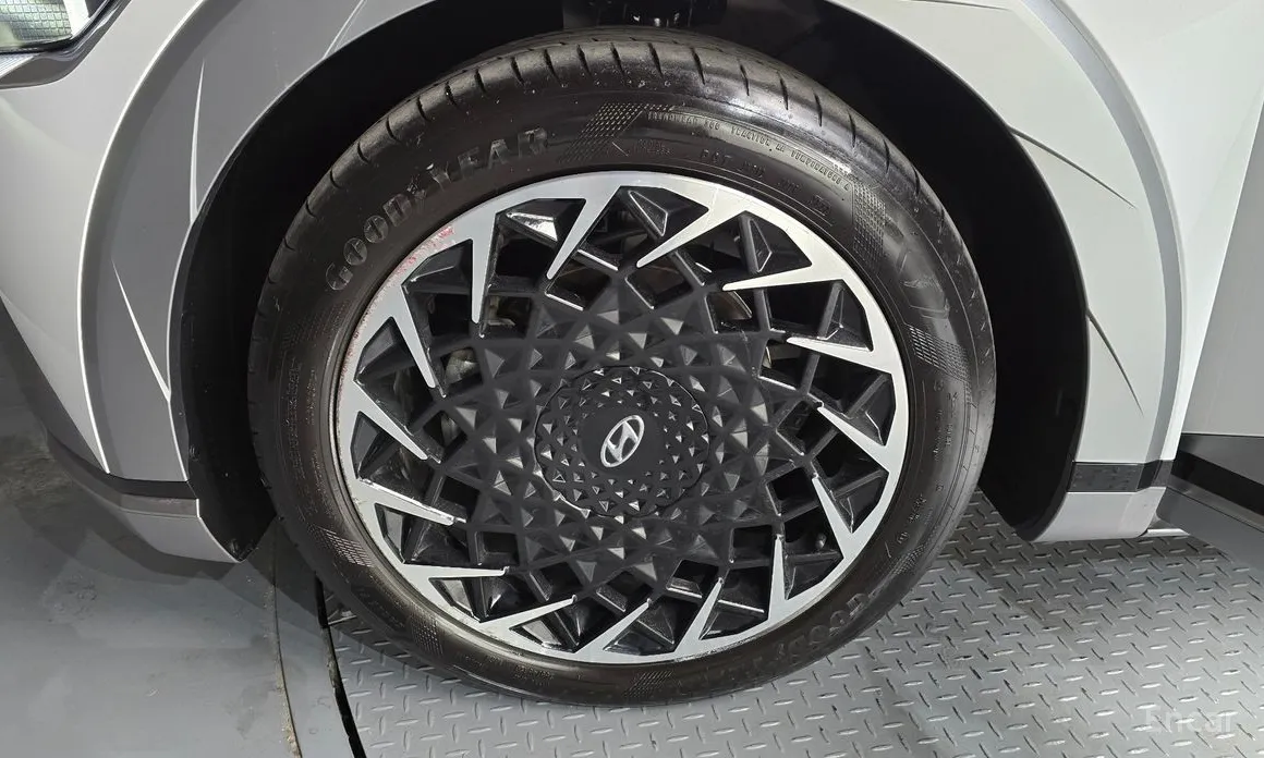 Photo 5 - Hyundai Ioniq 5