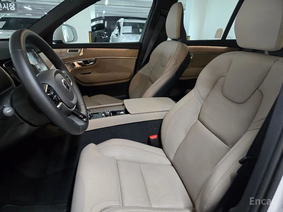 Фото 10 - Volvo XC90