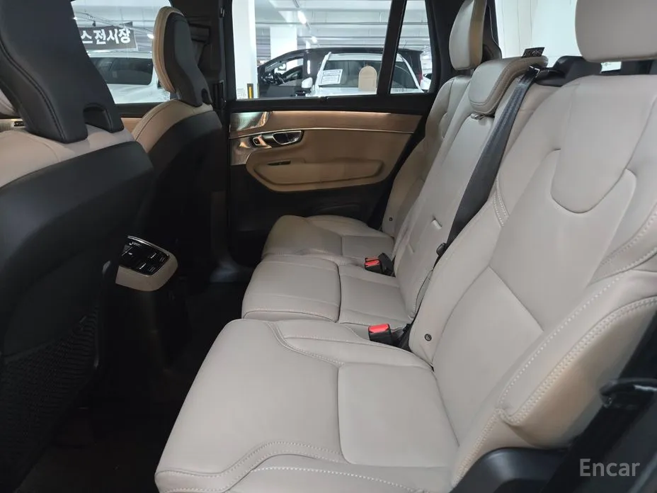 Фото 11 - Volvo XC90