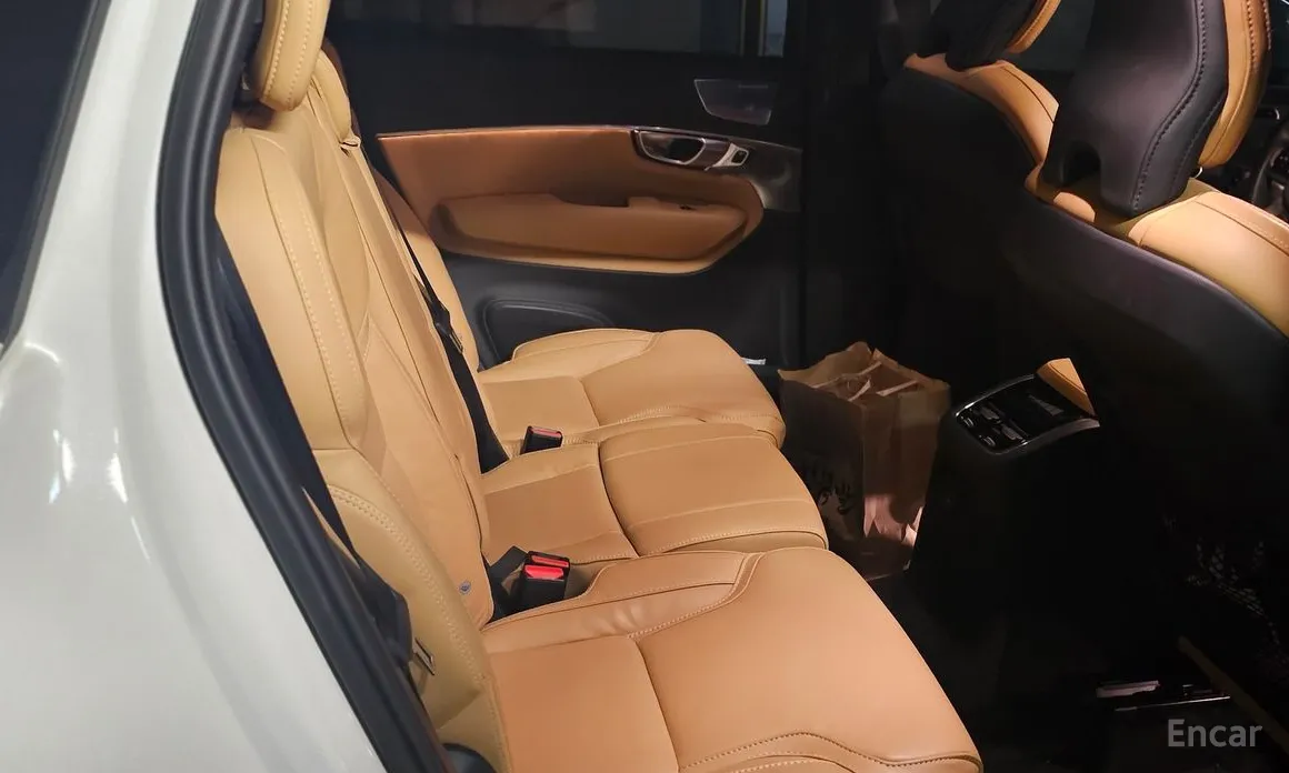 Фото 9 - Volvo XC90