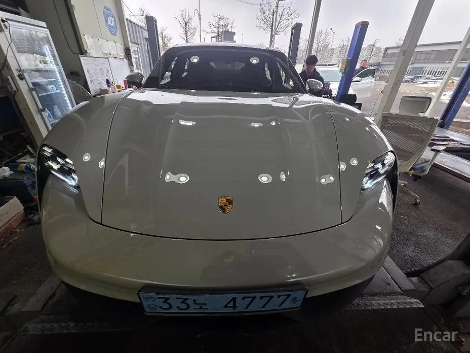 Фото 1 - Porsche Taycan