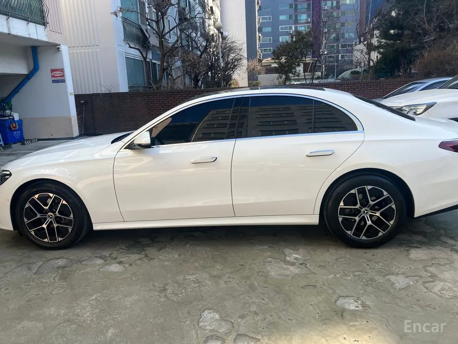 Фото 5 - Mercedes-Benz E-Class