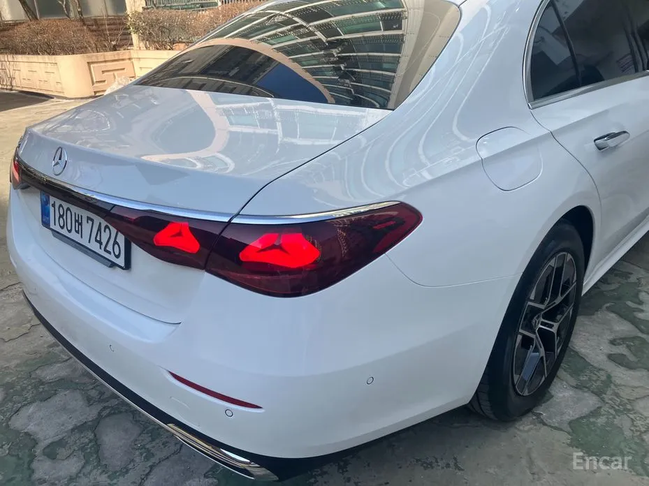 Фото 8 - Mercedes-Benz E-Class