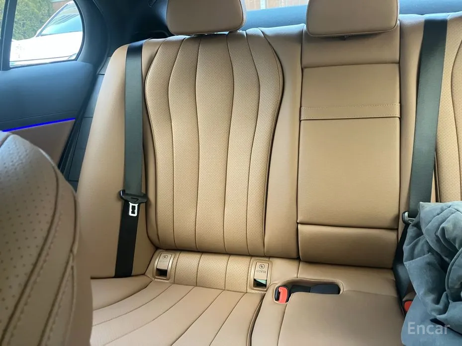 Фото 9 - Mercedes-Benz E-Class