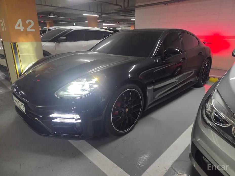 Фото 2 - Porsche Panamera