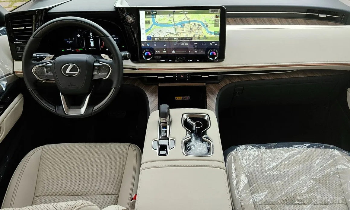 Фото 10 - Lexus LM