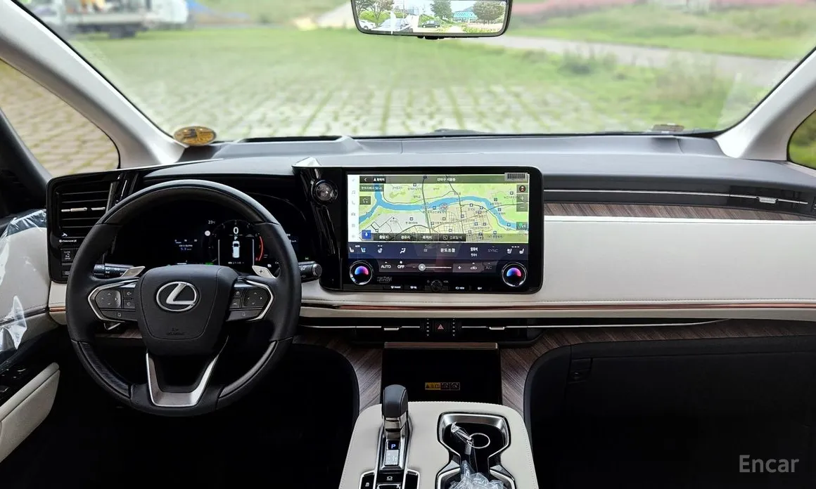 Фото 15 - Lexus LM