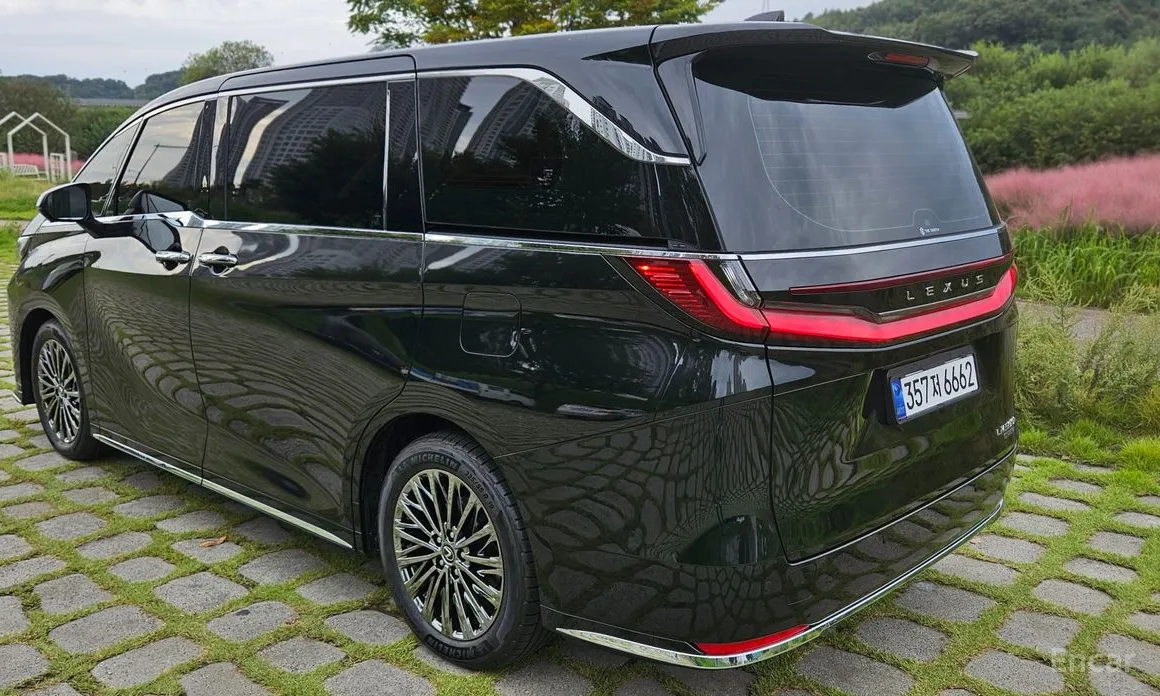 Фото 4 - Lexus LM