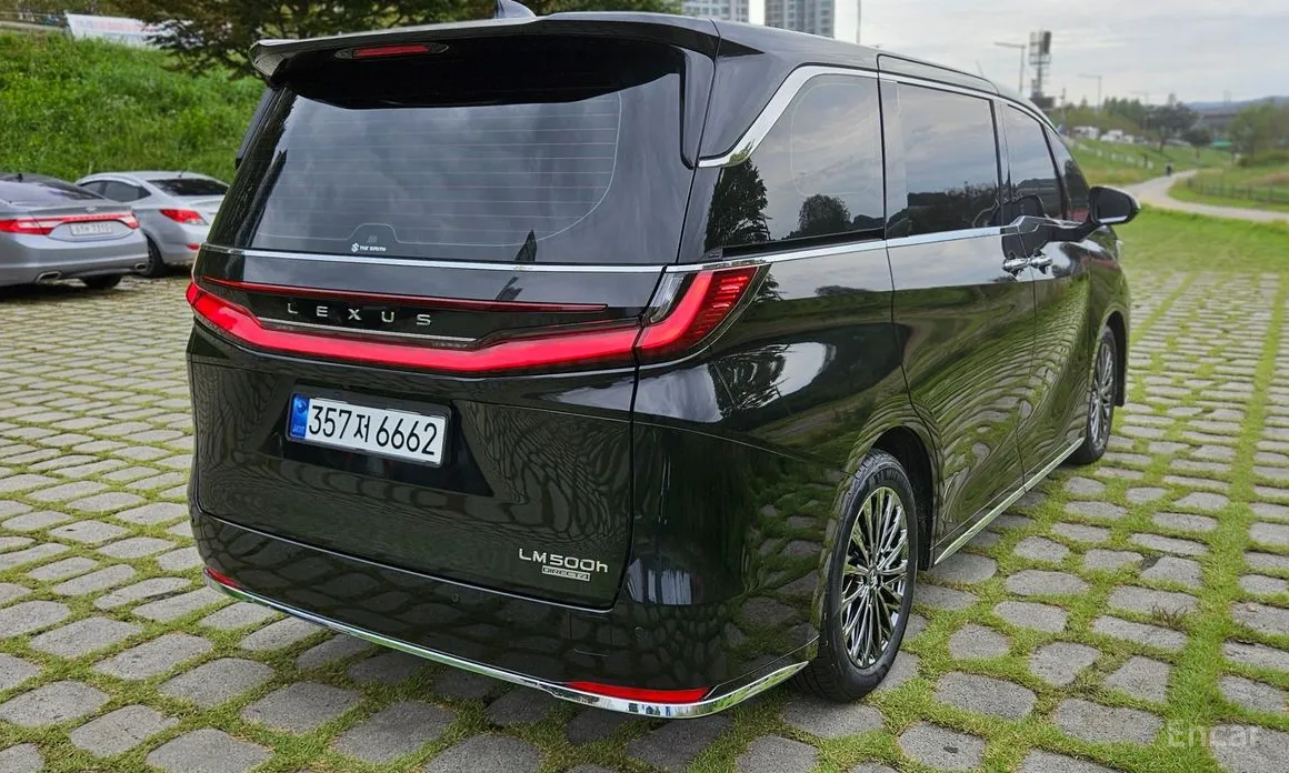 Фото 6 - Lexus LM