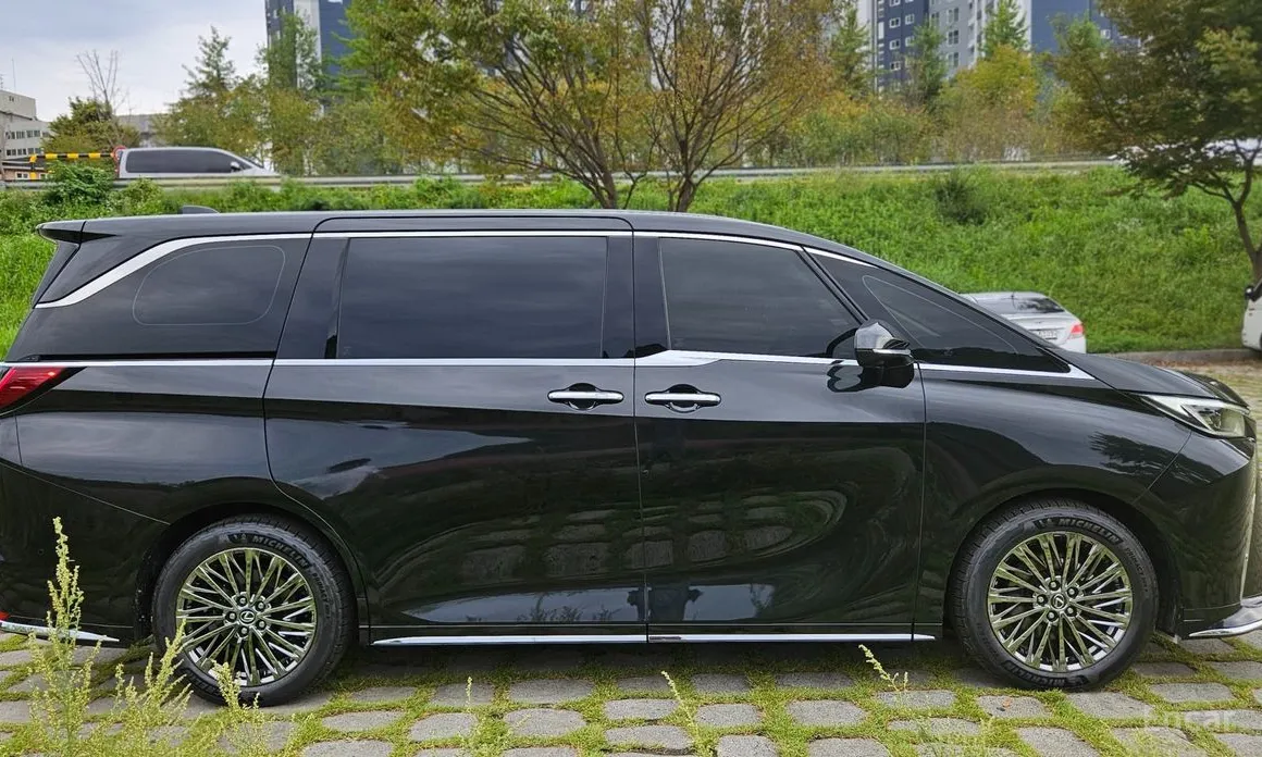 Фото 7 - Lexus LM