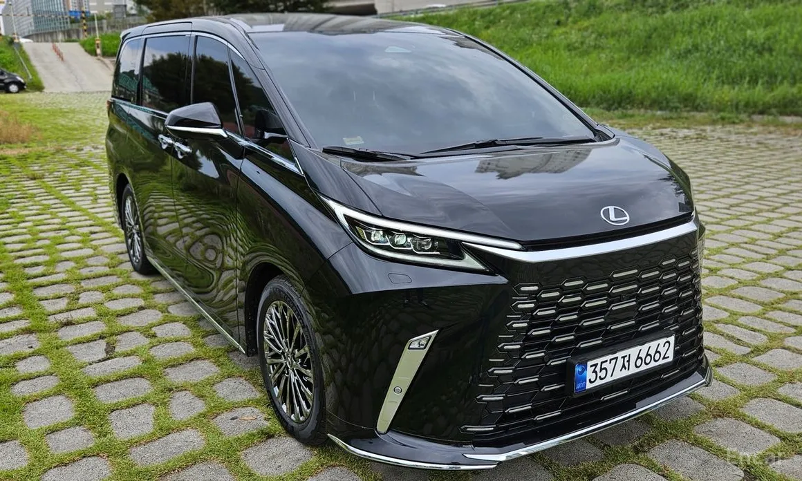 Фото 8 - Lexus LM