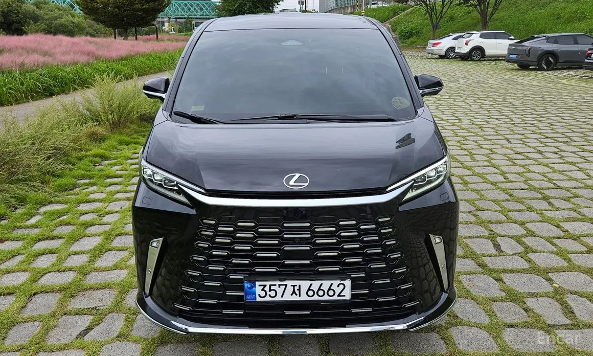 Фото 9 - Lexus LM