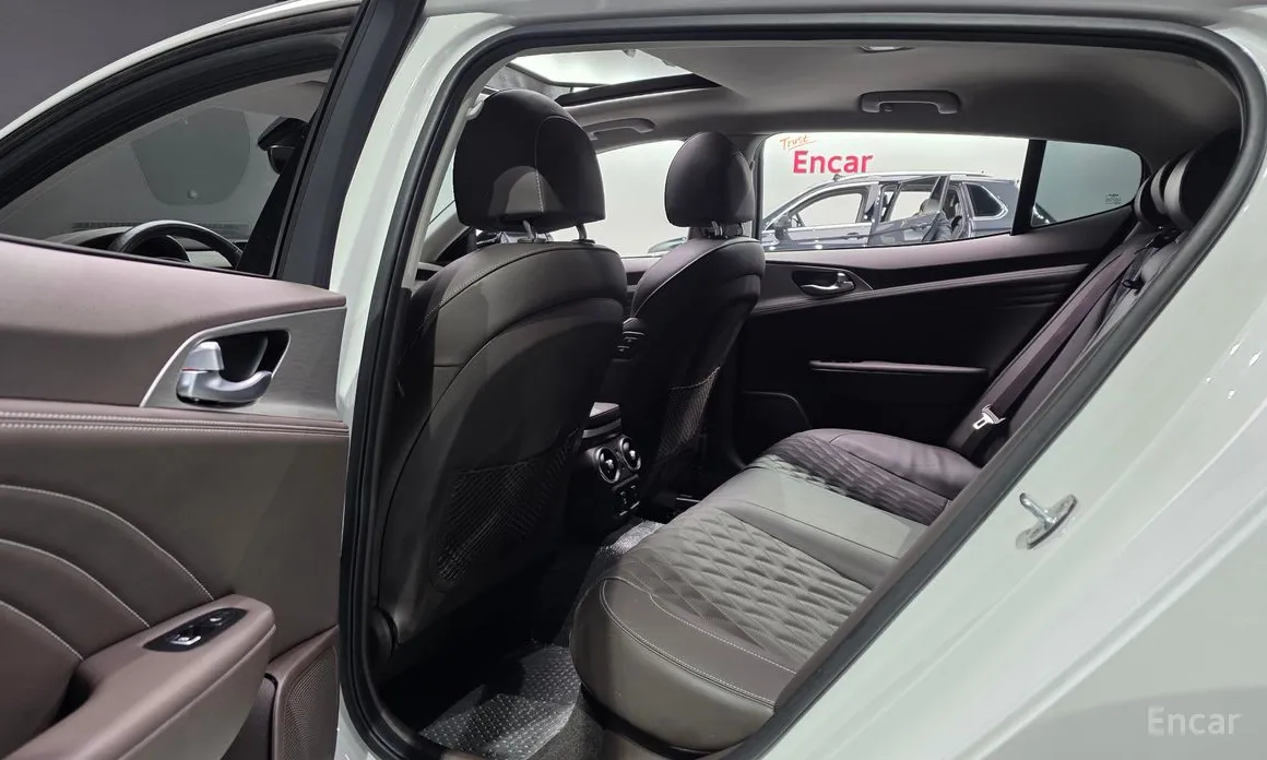 Фото 12 - Kia Stinger