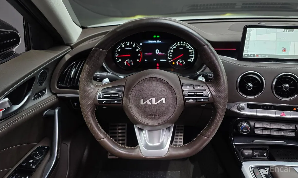 Фото 13 - Kia Stinger