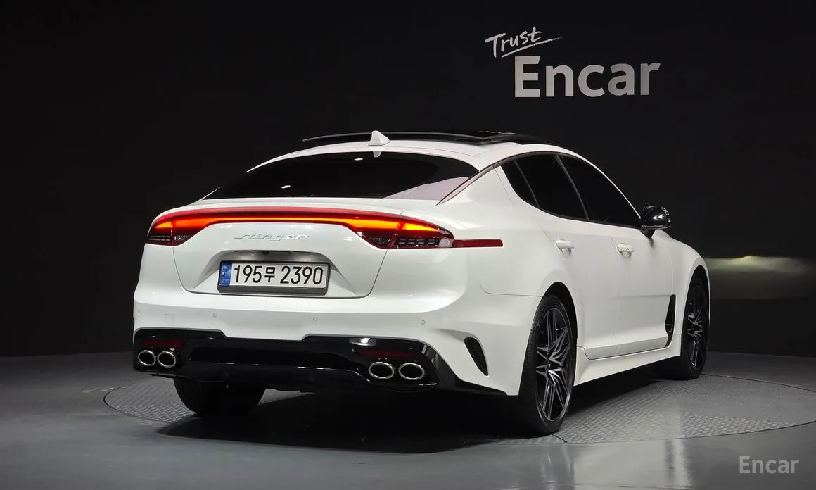 Фото 2 - Kia Stinger