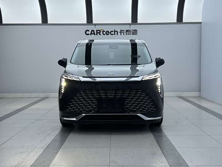 Photo 2 - Buick GL8 Century