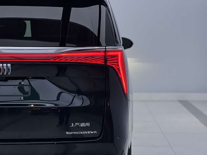 Photo 5 - Buick GL8 Century