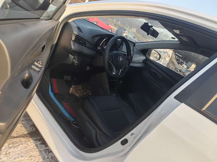 Фото 4 - Toyota Vios