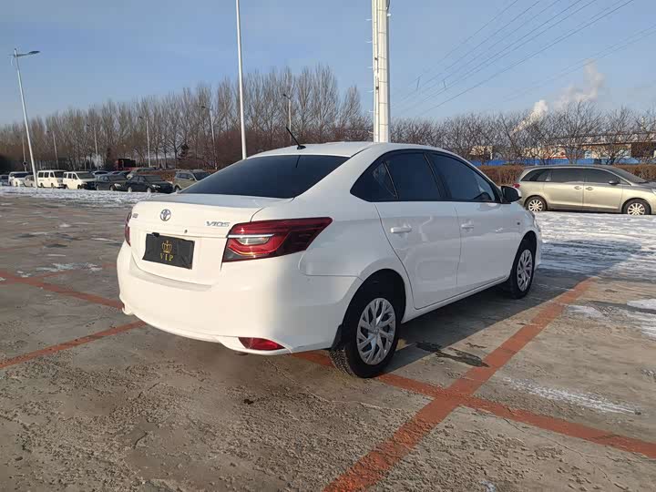 Фото 7 - Toyota Vios