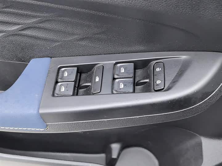 Фото 9 - Geely Geometry EX3