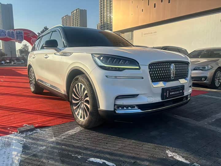 Фото 3 - Lincoln Aviator