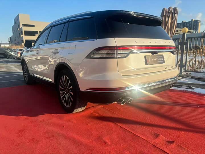 Фото 4 - Lincoln Aviator