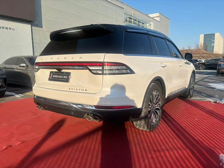 Фото 5 - Lincoln Aviator
