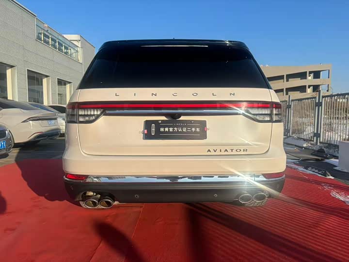 Фото 6 - Lincoln Aviator