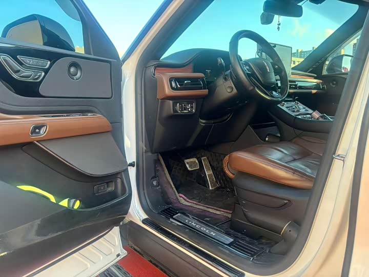 Фото 7 - Lincoln Aviator