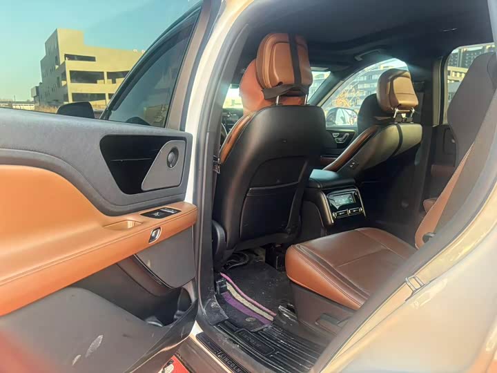 Фото 9 - Lincoln Aviator