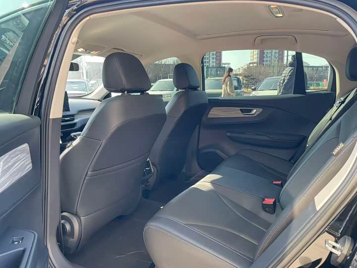 Фото 5 - Hongqi E-QM5