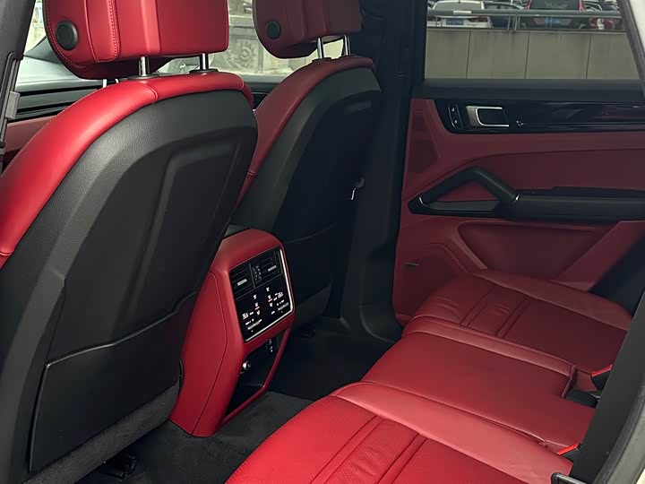 Фото 8 - Porsche Cayenne