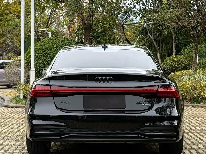 Фото 3 - Audi A7L