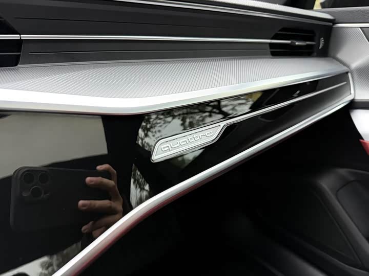 Фото 6 - Audi A7L