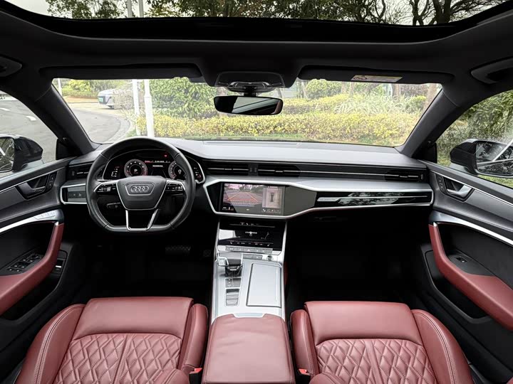 Фото 8 - Audi A7L